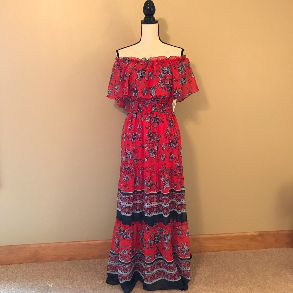 NWT! Beautiful Off The Shoulder Floral Print Dress